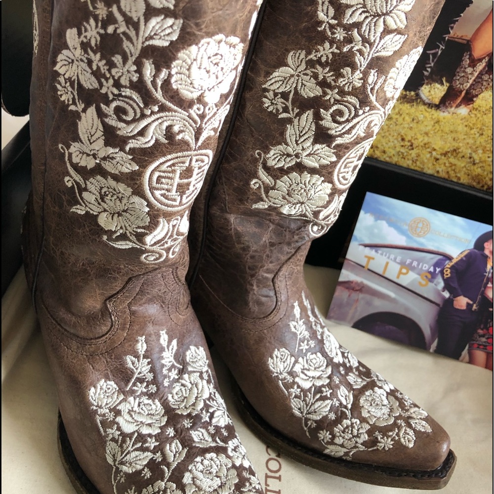 Boots - Picture 3 of 6